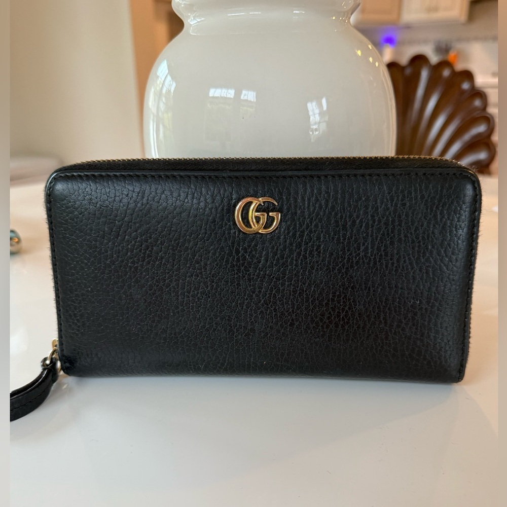 Gucci Black Leather Zip Wallet with Gold Logo